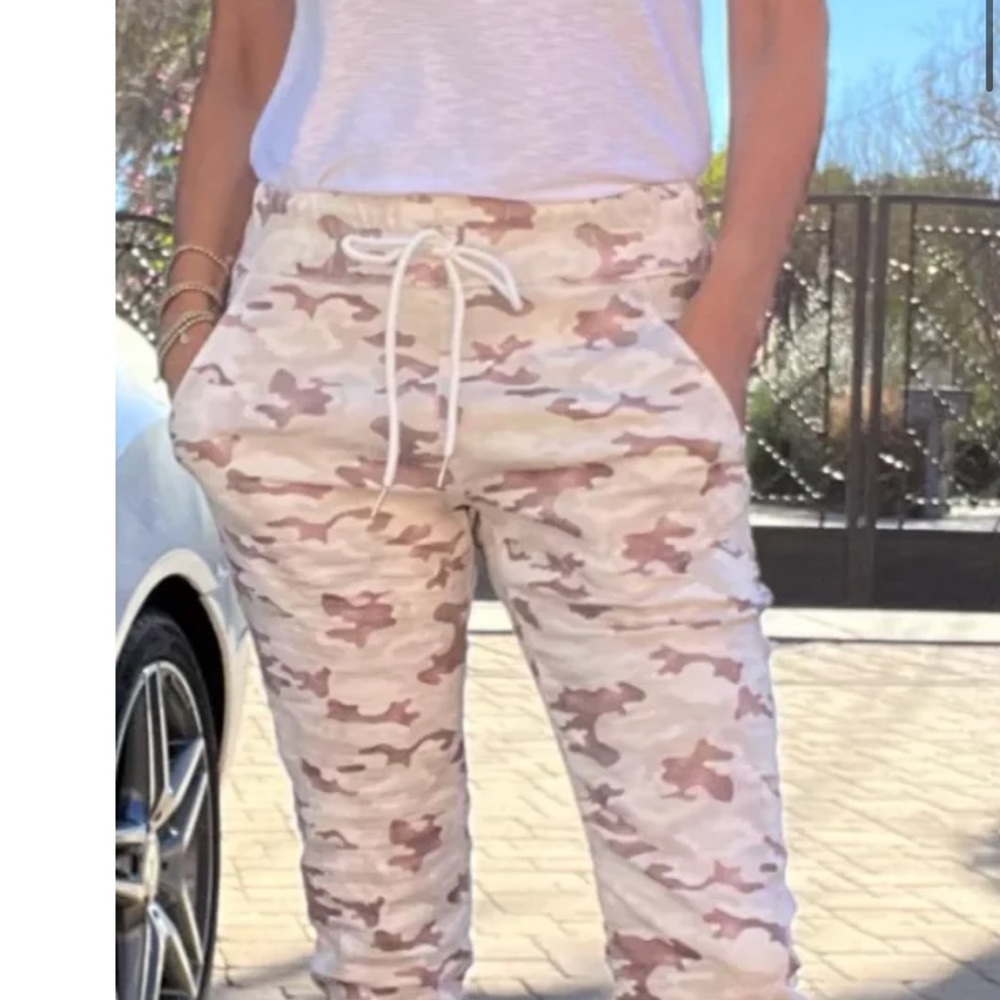 Bevy Flog Shely dusty rose camo pant. Size 25